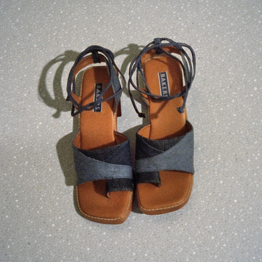 VINTAGE BAKERS Women's Black and Gray Sandals